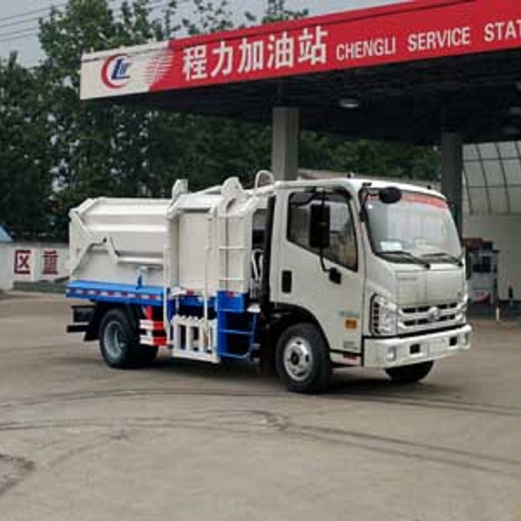 1.8吨CLW5070ZDJB5型压缩式对接垃圾车