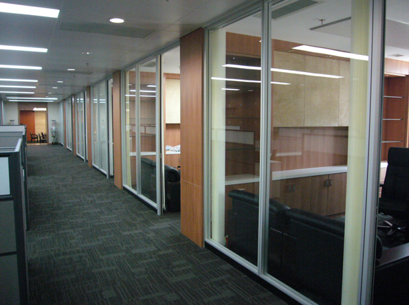 办公室玻璃隔断价格    长春玻璃隔断 支持定制 价格优惠
