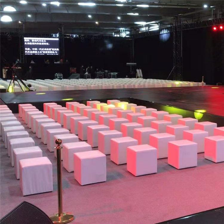 白色皮墩出租 鸿硕租赁 白色皮方墩