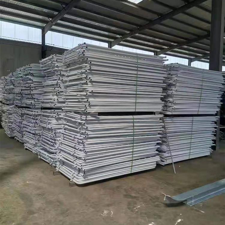 白钢铁马围栏租赁	厂家销售	鸿硕租赁	长春白钢铁马围栏租赁价格	批发出售