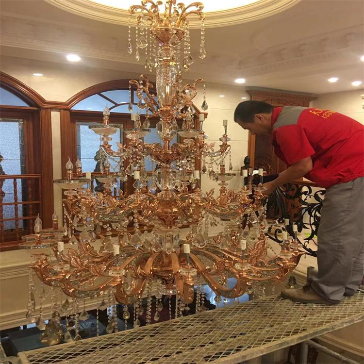 天盛清洁 吉林长春清洗灯饰 酒店大堂灯具 吊灯水晶灯 上门服务